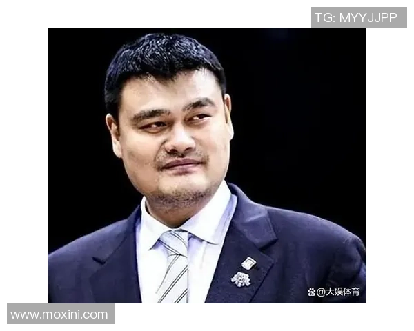 姚明的胡子长得惊人引发网友热议究竟是时尚还是个人风格的体现