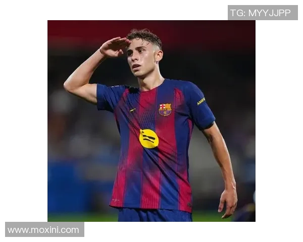 巴黎圣日耳曼大胜巴萨帽子戏法引发争议判罚引爆全场热情