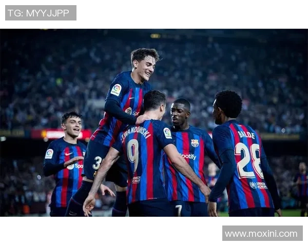 英超焦点战曼联与巴萨激战成平局绝杀瞬间引发全场沸腾