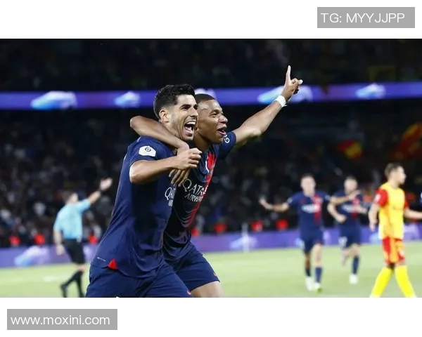 中超赛场阿森纳大胜巴黎圣日耳曼乌龙球引发争议判罚全场沸腾 中超赛场阿森纳大胜巴黎圣日耳曼乌龙球引发争议判罚全场沸腾