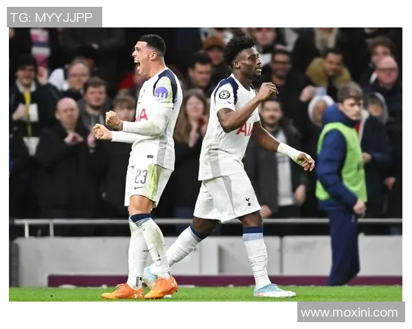 欧冠大战尤文图斯与曼联互交白卷乌龙球瞬间引发全场热议