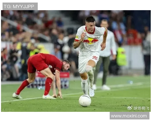 德甲焦点战莱比锡与里昂激战成平局绝杀瞬间引发全场热烈反响