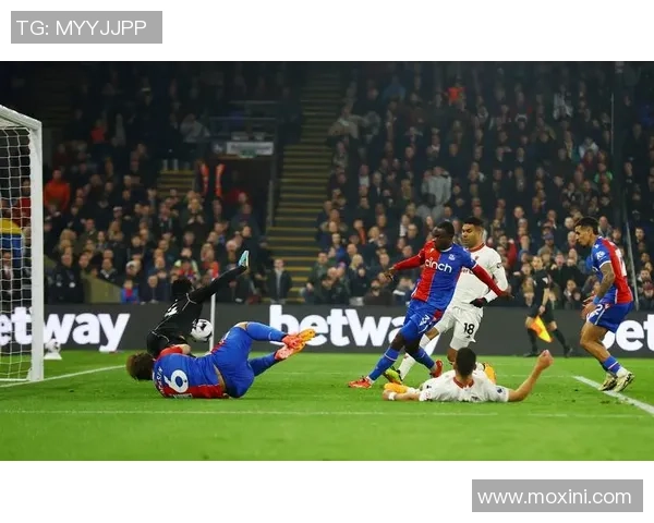 足总杯激战莱比锡与曼联战成平局赛场瞬间引发热烈反响 足总杯激战莱比锡与曼联战成平局赛场瞬间引发热烈反响