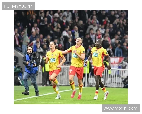 热刺与里昂友谊赛激战成平点球大战精彩瞬间回顾与十大进球盘点 热刺与里昂友谊赛激战成平点球大战精彩瞬间回顾与十大进球盘点